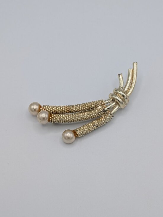 Monet Jewelry - Vintage Signed Monet Gold Tone Faux Pearl Spray Tassel Brooch Pin 1960s Retro